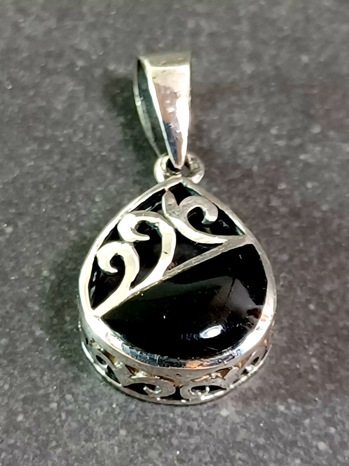 Silverhänge med svart onyx