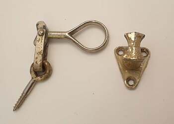Window lock with bracket