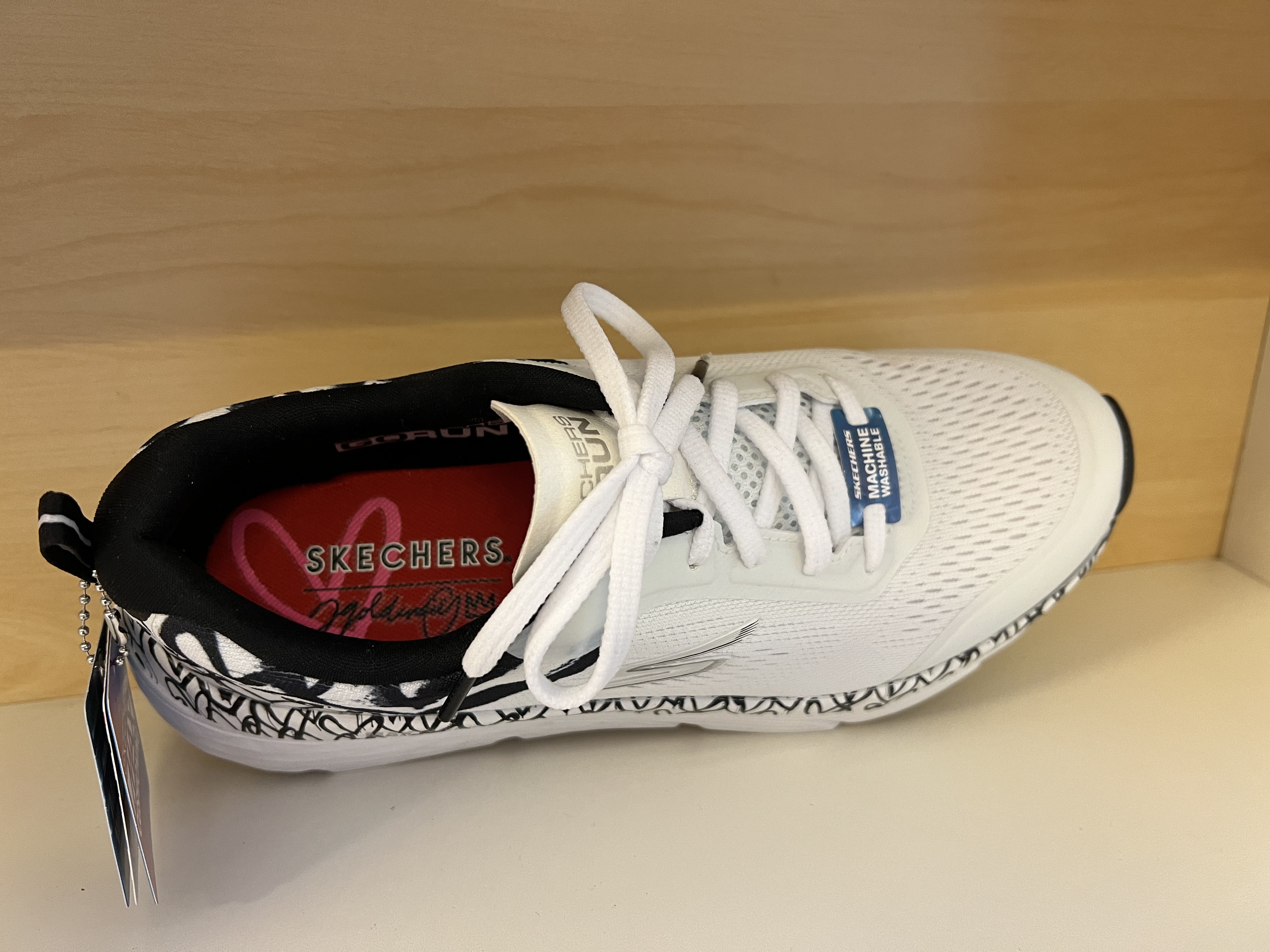 Skechers "Womens Max Cushioning" Elite- Forever Loving.  Designad av James Goldcrown ( Lovewall heart ) - 3