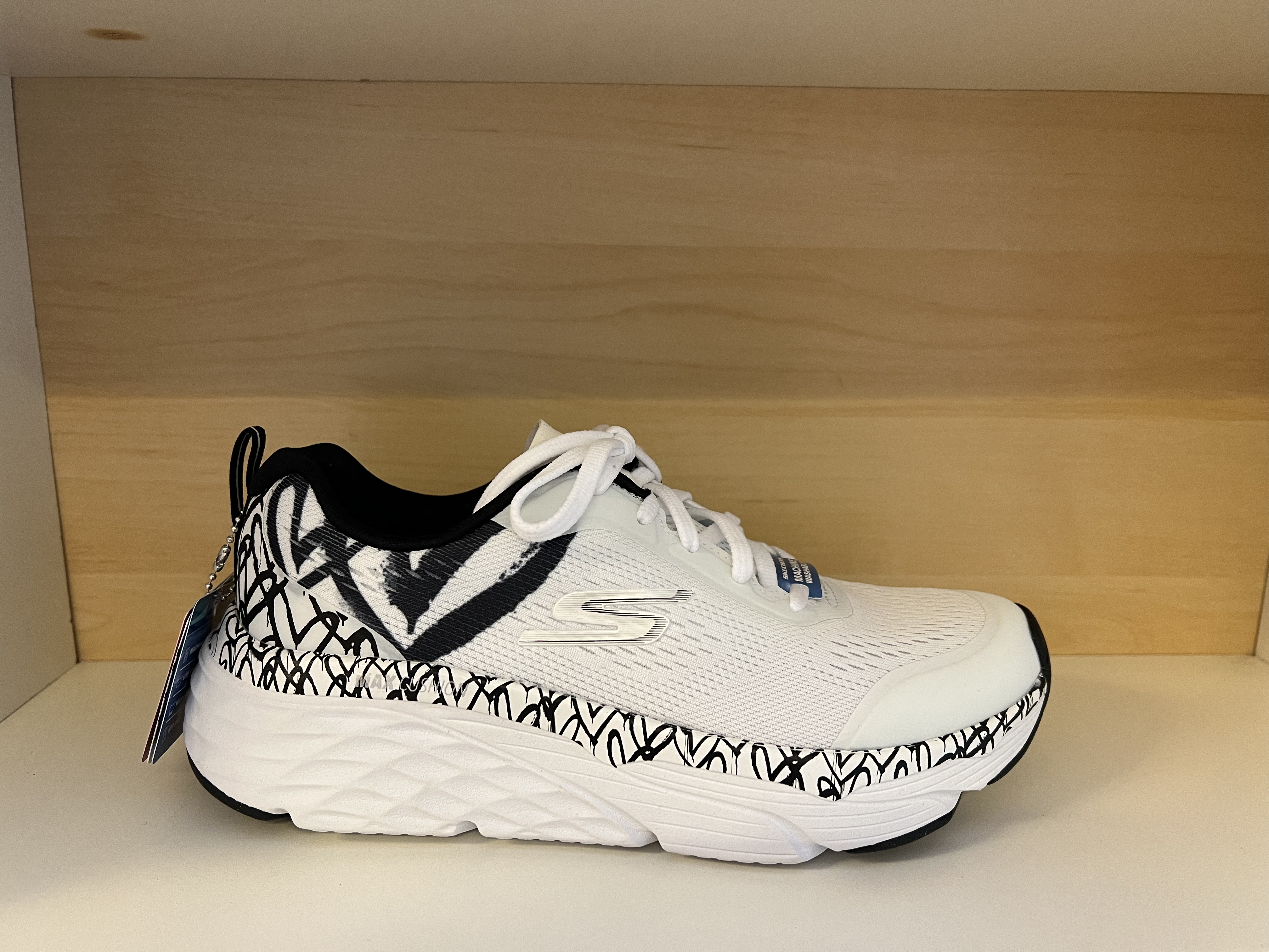 Skechers "Womens Max Cushioning" Elite- Forever Loving.  Designad av James Goldcrown ( Lovewall heart ) - 2