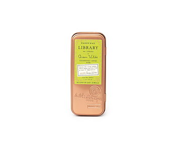 Paddywax : Library Oscar Wilde Travel Tin - Doftljus i plåtask Cedarwood, Thyme, Basil
