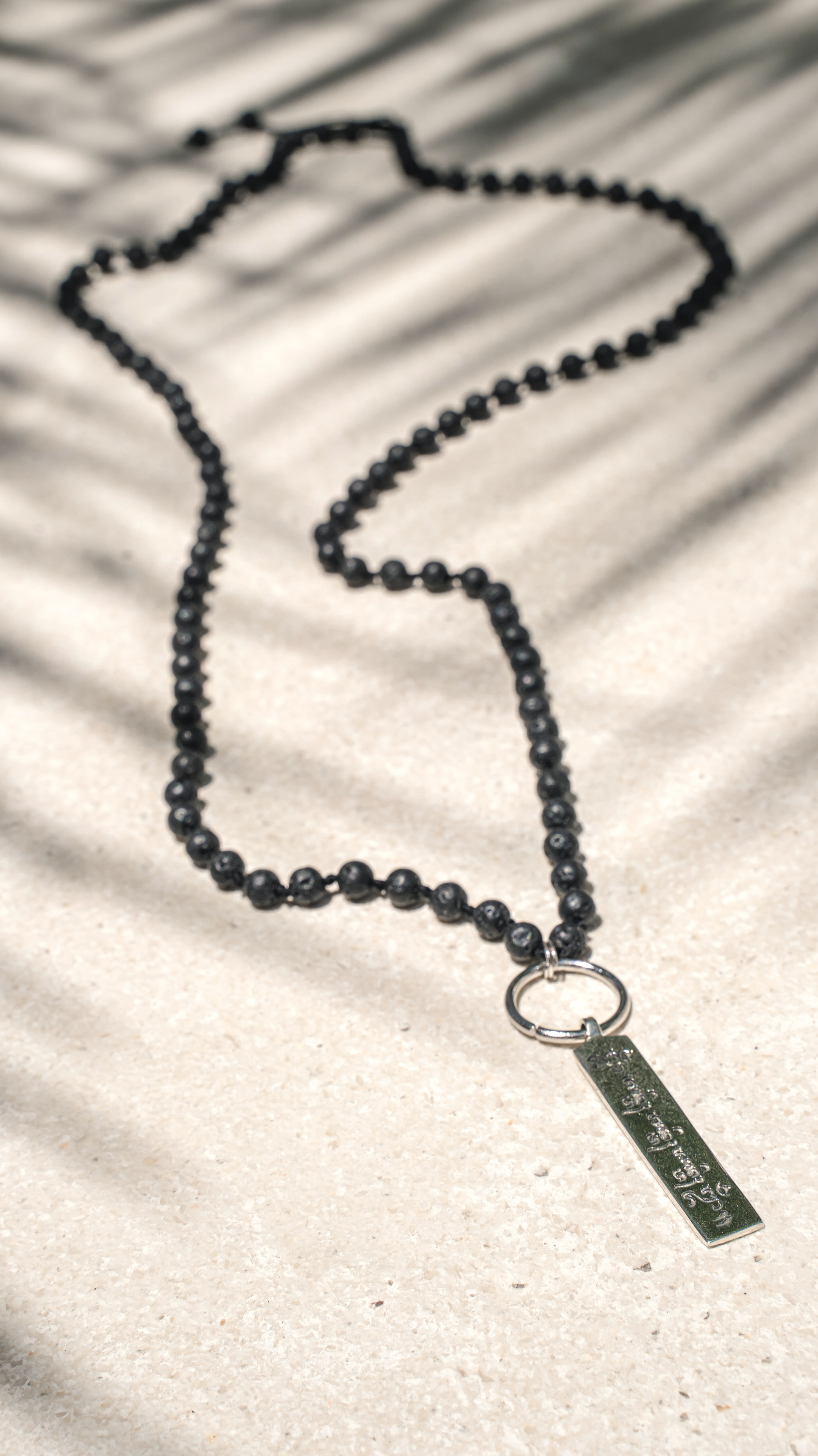 Shanti necklace lava / black