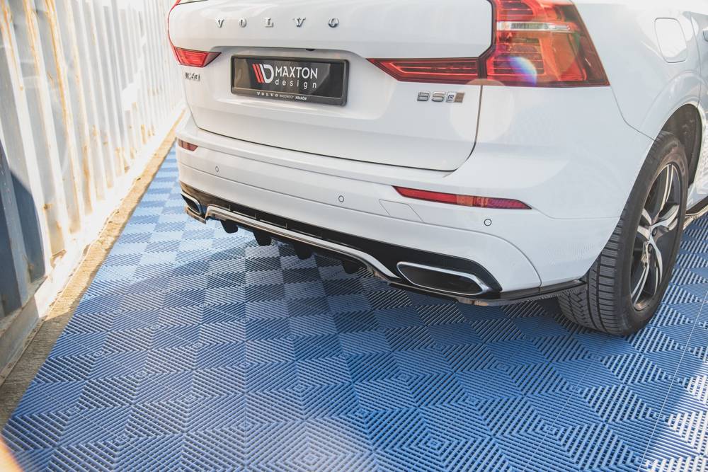 CENTRAL REAR SPLITTER (WITH VERTICAL BARS) VOLVO XC60 MK2 R-DESIGN - 2