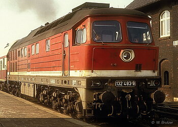 DR, diesel locomotive 132 483-9, red with grey/silver roof, ep. IV, with DCC sound decoder
