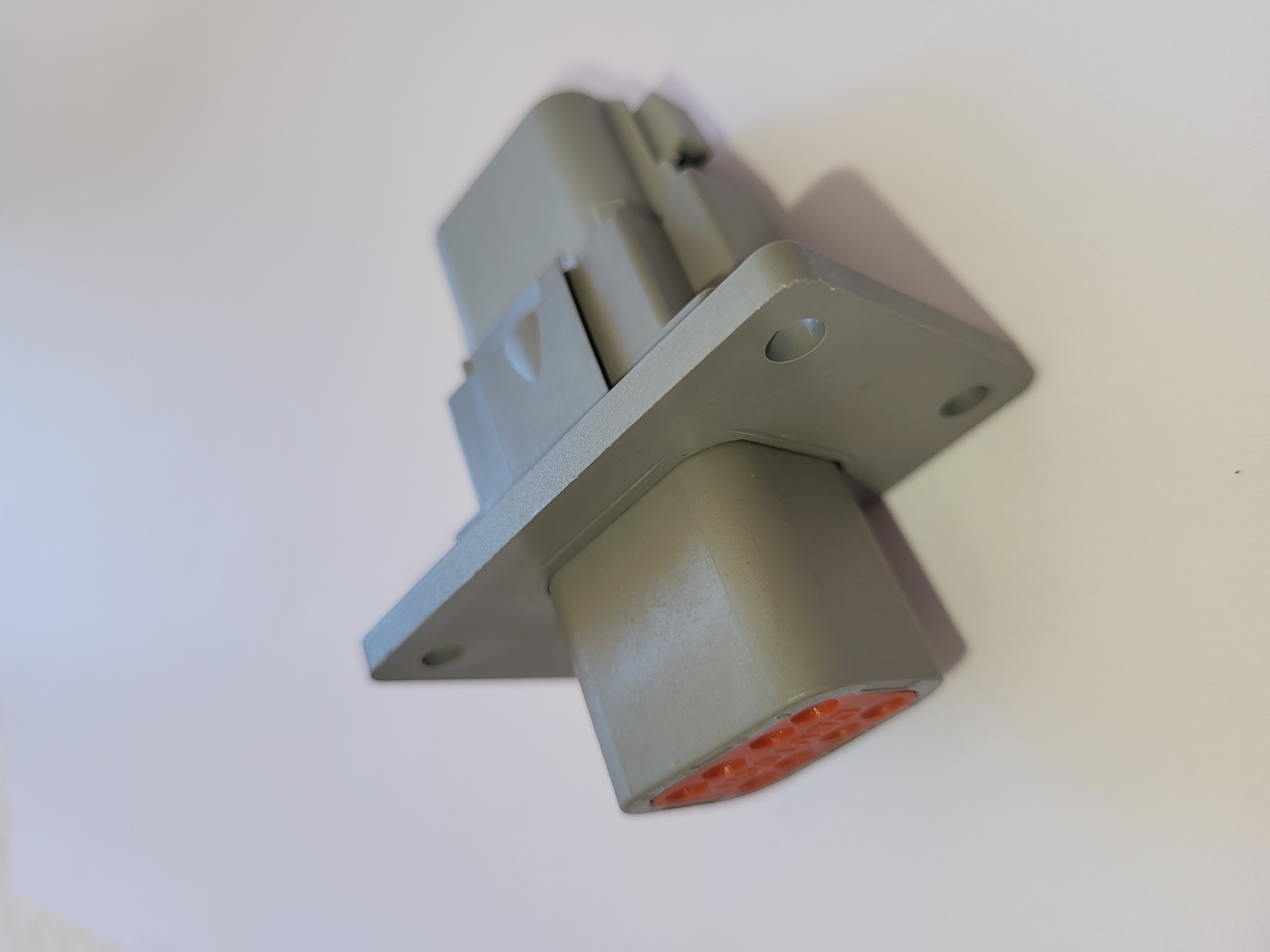 DT, female + male with flange to mount at firewall , 8-pos - 4