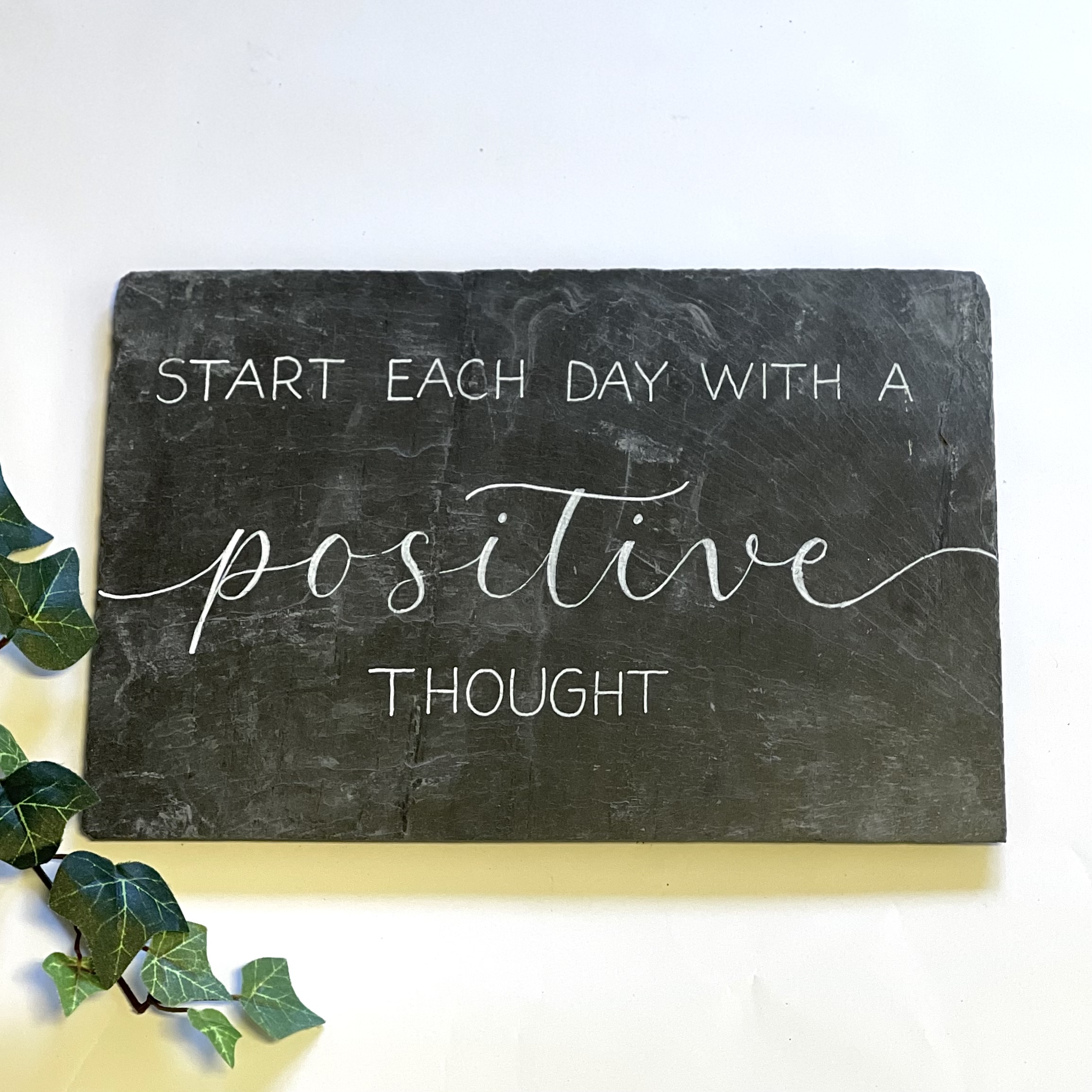 Skiffertavla "Start each day...", 16,7x25 cm