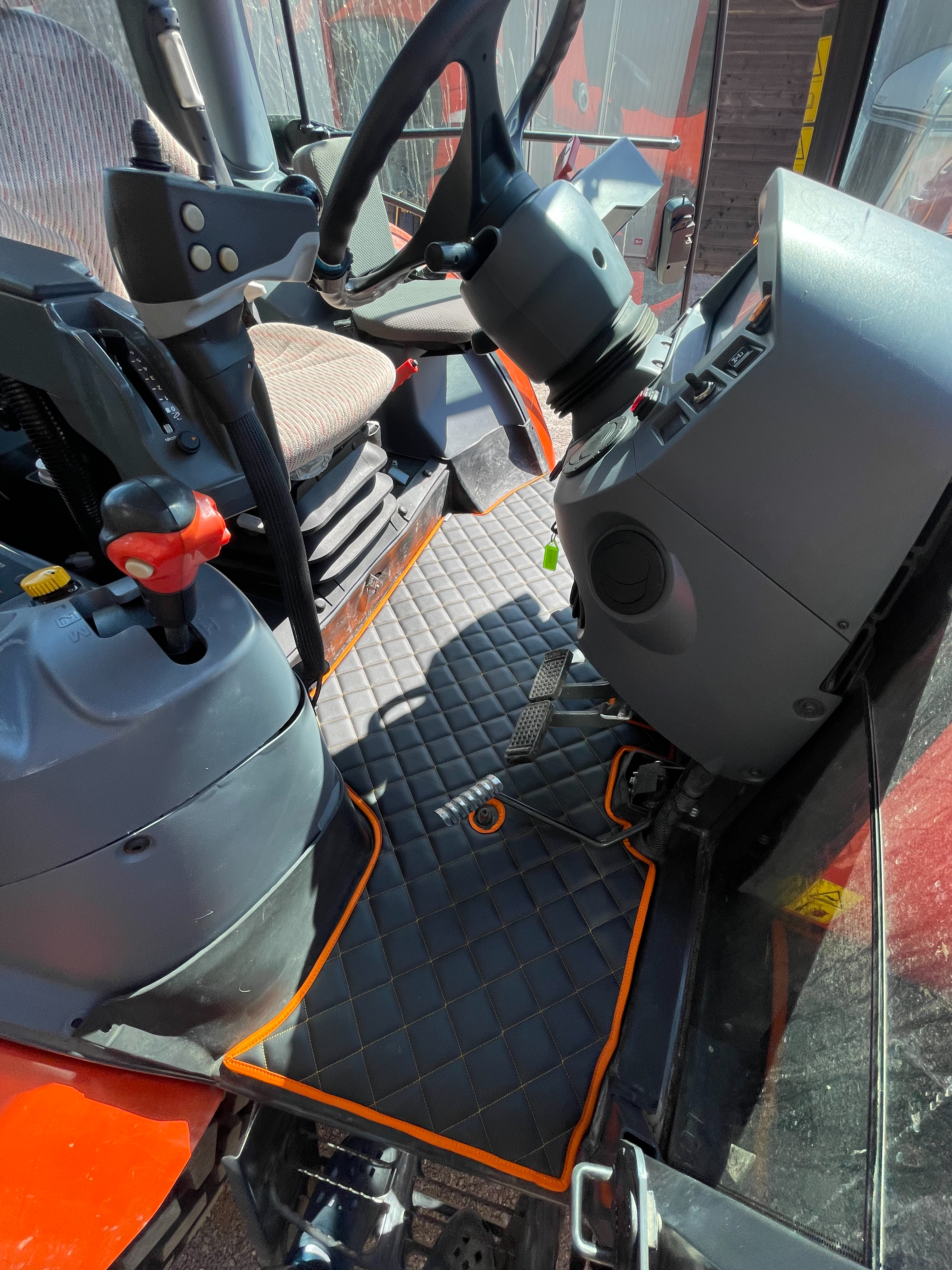 Floor mat Kubota M135GX 2012-2016 - Diamond - 2