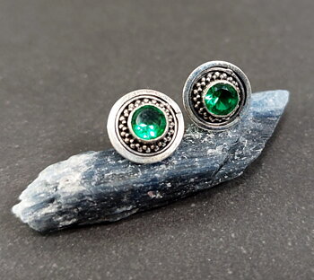 Stiftörhängen av sterling silver med zirkon kristall