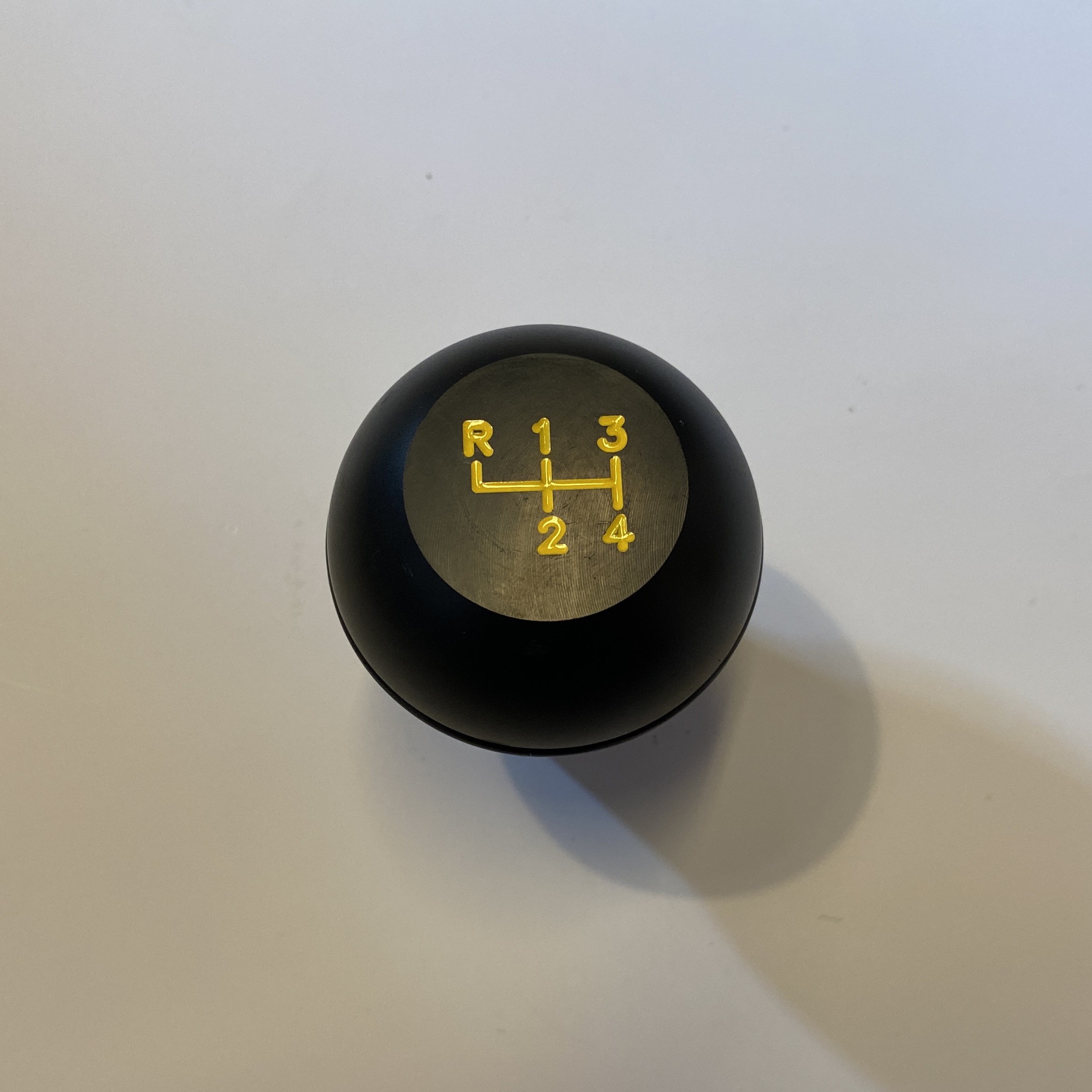 Vaihdenuppi Nylon 4-speed musta/keltainen (M10x1.5)