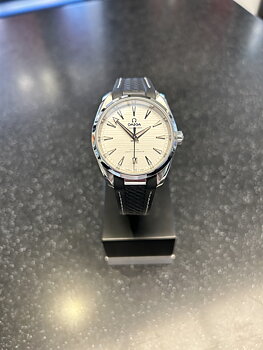 SÅLD 17 maj 2023 för 38.900:- Omega Seamaster Aqua Terra 150M Co‑Axial Master Chronometer 38 mm vit