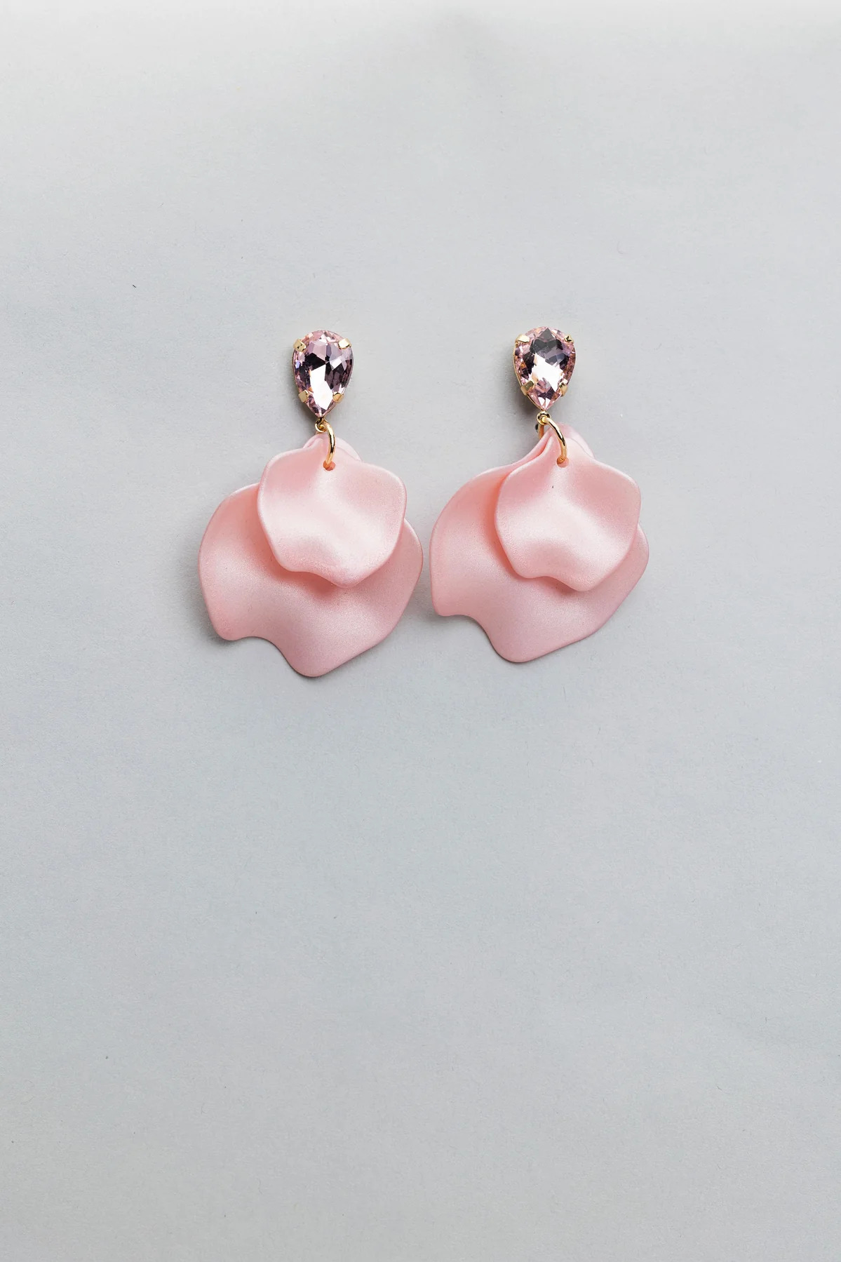 BOW19 Cz leaf earrings light pink