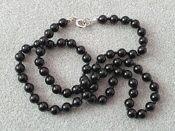 Svart onyx 6mm knutet halsband, lås 925-silver, ca. 52cm