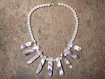 Halsband chevron / phantom -ametist och mjölkkvarts 925-silver