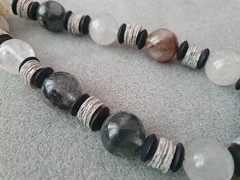 Halsband Kvarts, jaspis, brecciajaspis, muskovitglimmer och matt onyx 925-silver