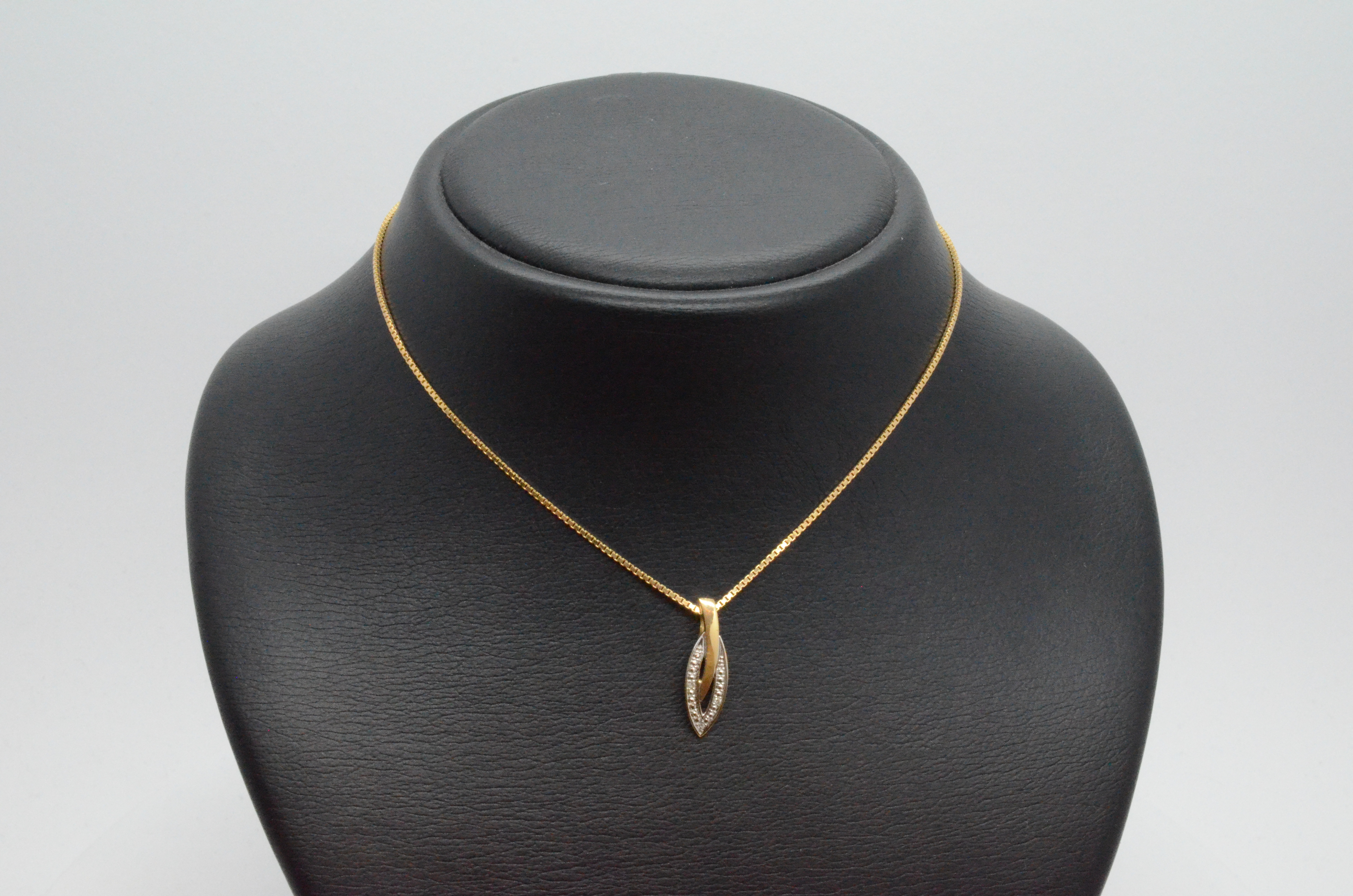 Second Hand pendant 18k with diamonds - 2