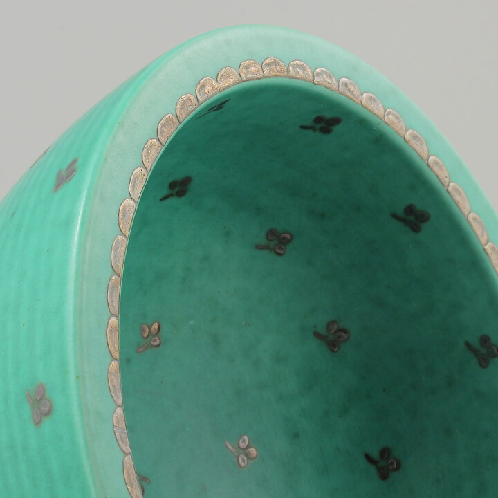 Wilhelm Kåge (Argenta 1959) Green Bowl with Silver Clover Decor 16 cm