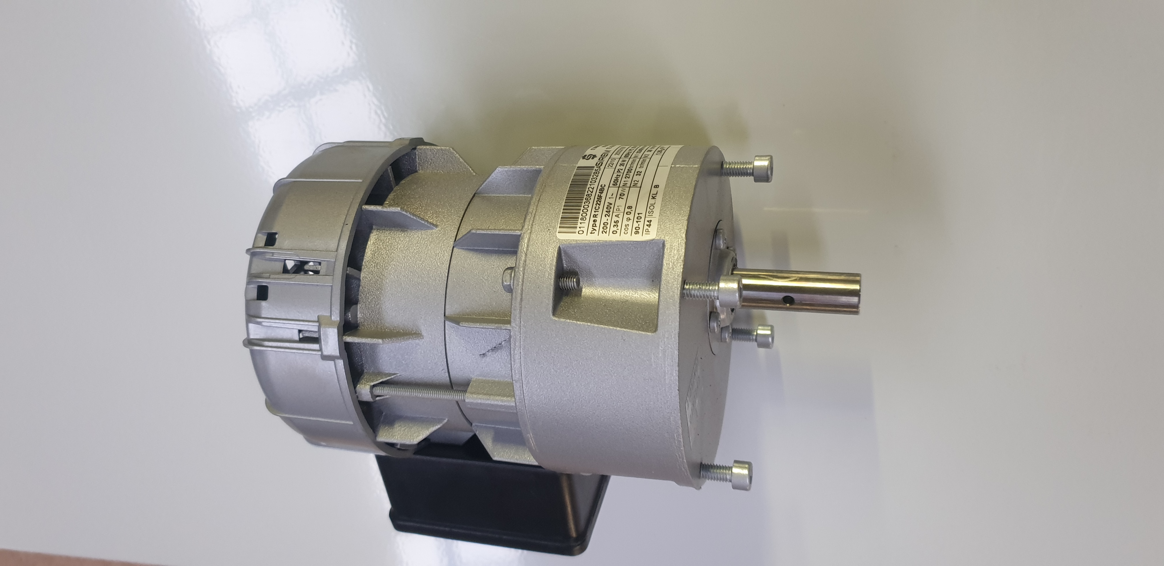 Getriebemotor R1C225F4BC. HINWEIS! Adapter bestellen! ( Achse Ø15 mm)