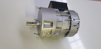 Getriebemotor R1C225F4BC. HINWEIS! Adapter bestellen! ( Achse Ø15 mm)