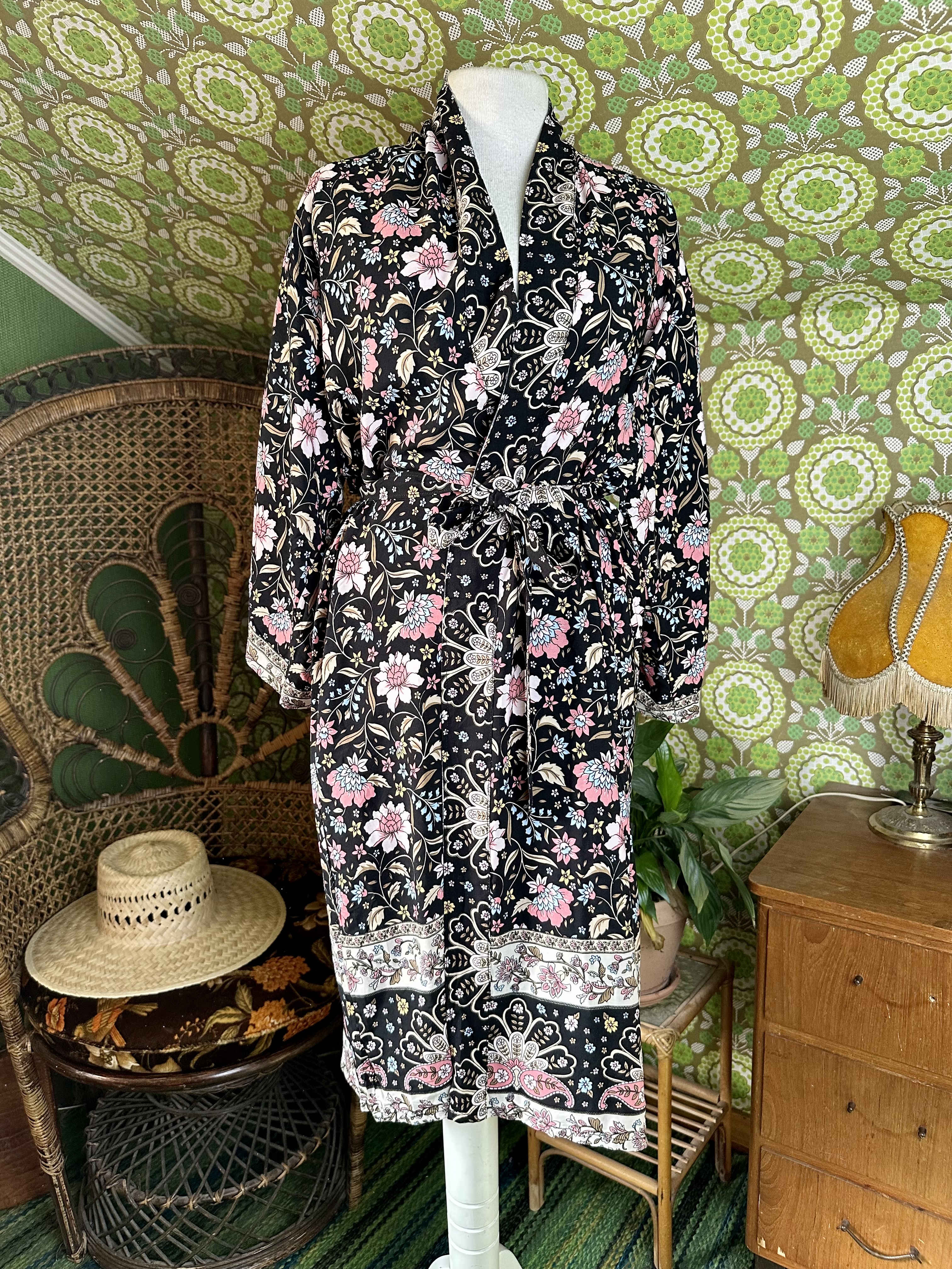 kimono  svart floral  