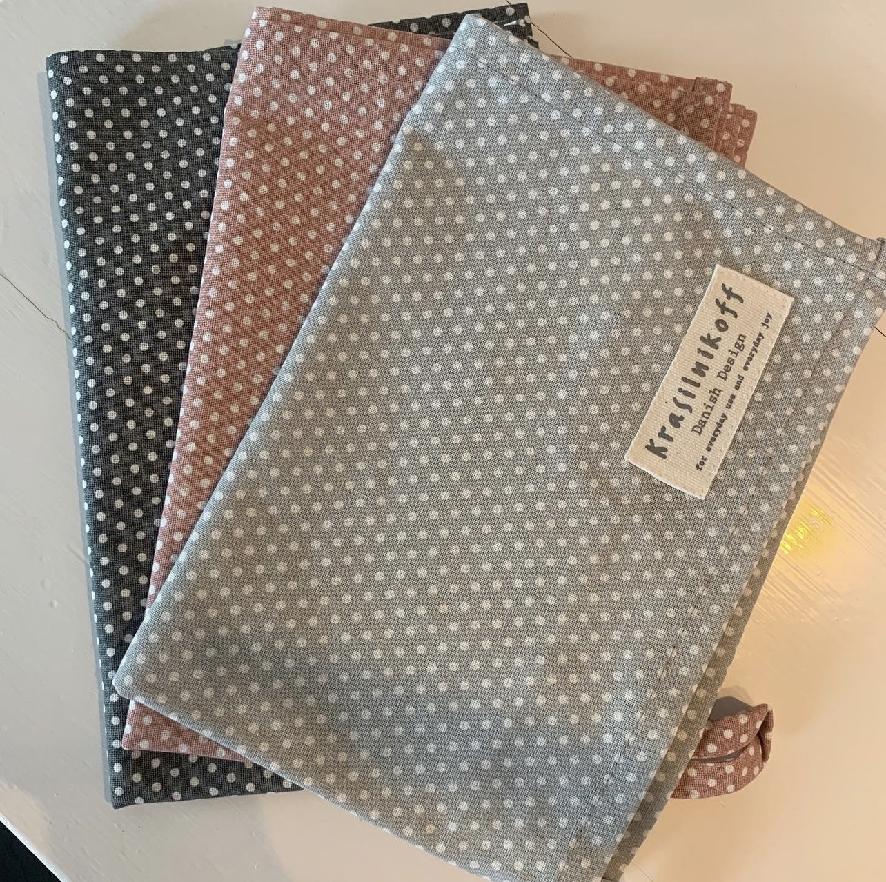 Kökshandduk Krasilnikoff. Micro dots. Standard 100 by Oeko-Tex.