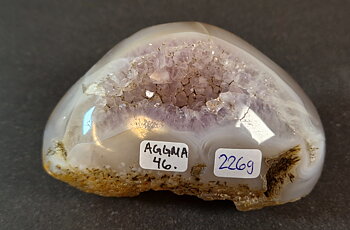 Agat Grotta med Ametistkristaller - AGGMA46