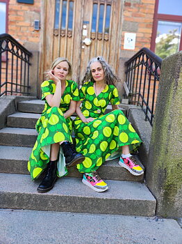 FLORYD X RINO, klänning KRUSBÄR stormönstrad 