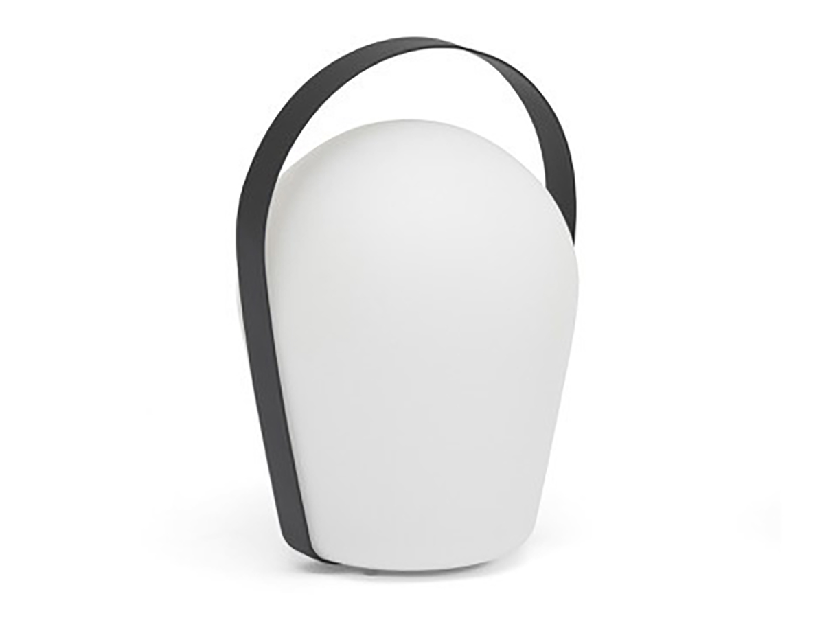 Glimra lampa stor antracit från Hillerstorp, bärbar utomhuslampa för altan och trädgård.  Glimra lampa stor antracit hos Åsen Sommarmöbler i Vara nära Lidköping, Skara och Skövde