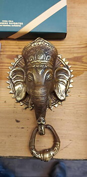 Dörrknackare i brons med Ganesha.