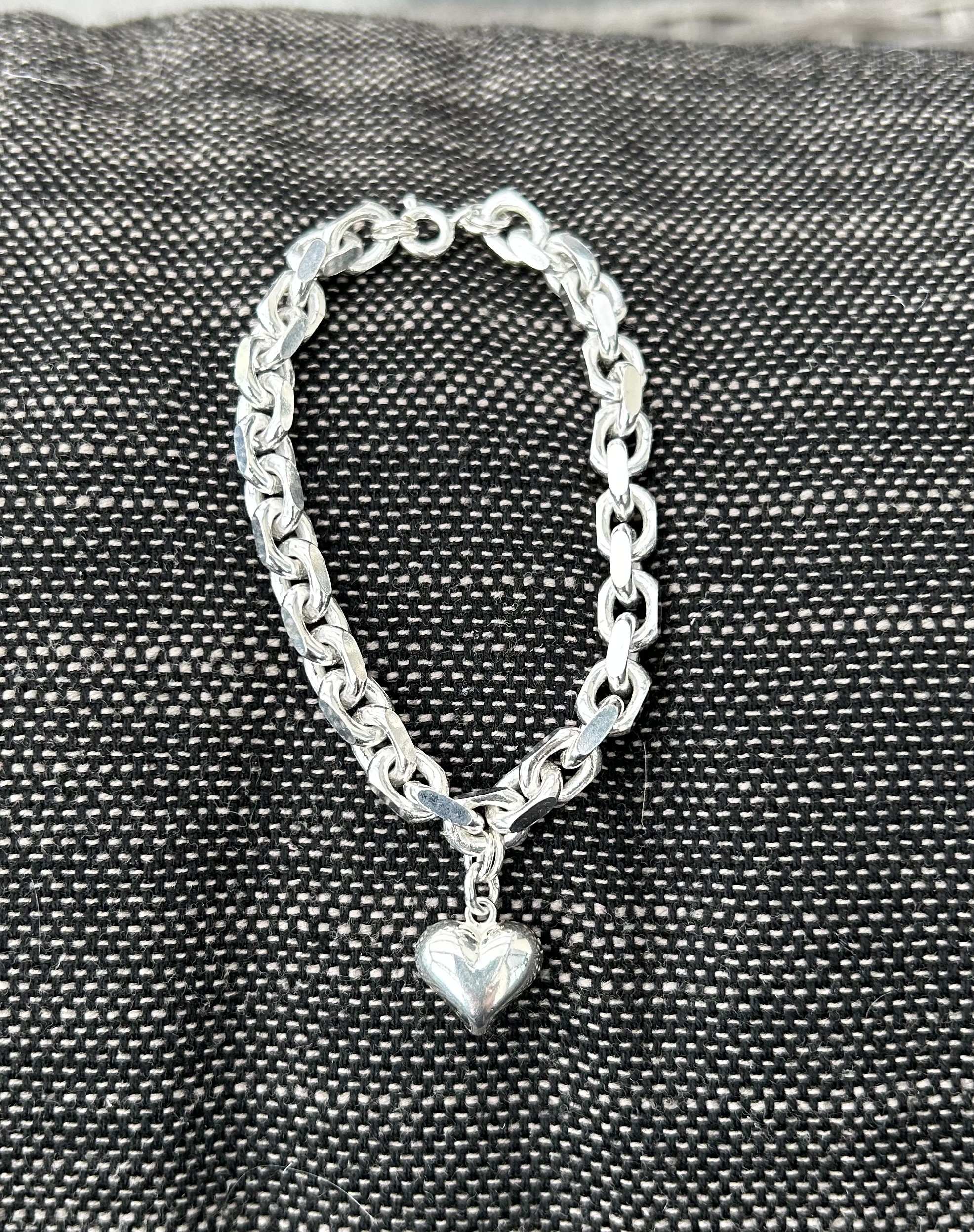 Armband tjock länk med hängande hjärta 