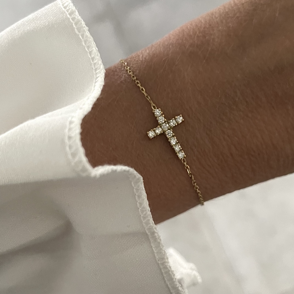 Cross Crystal Armband i guld
