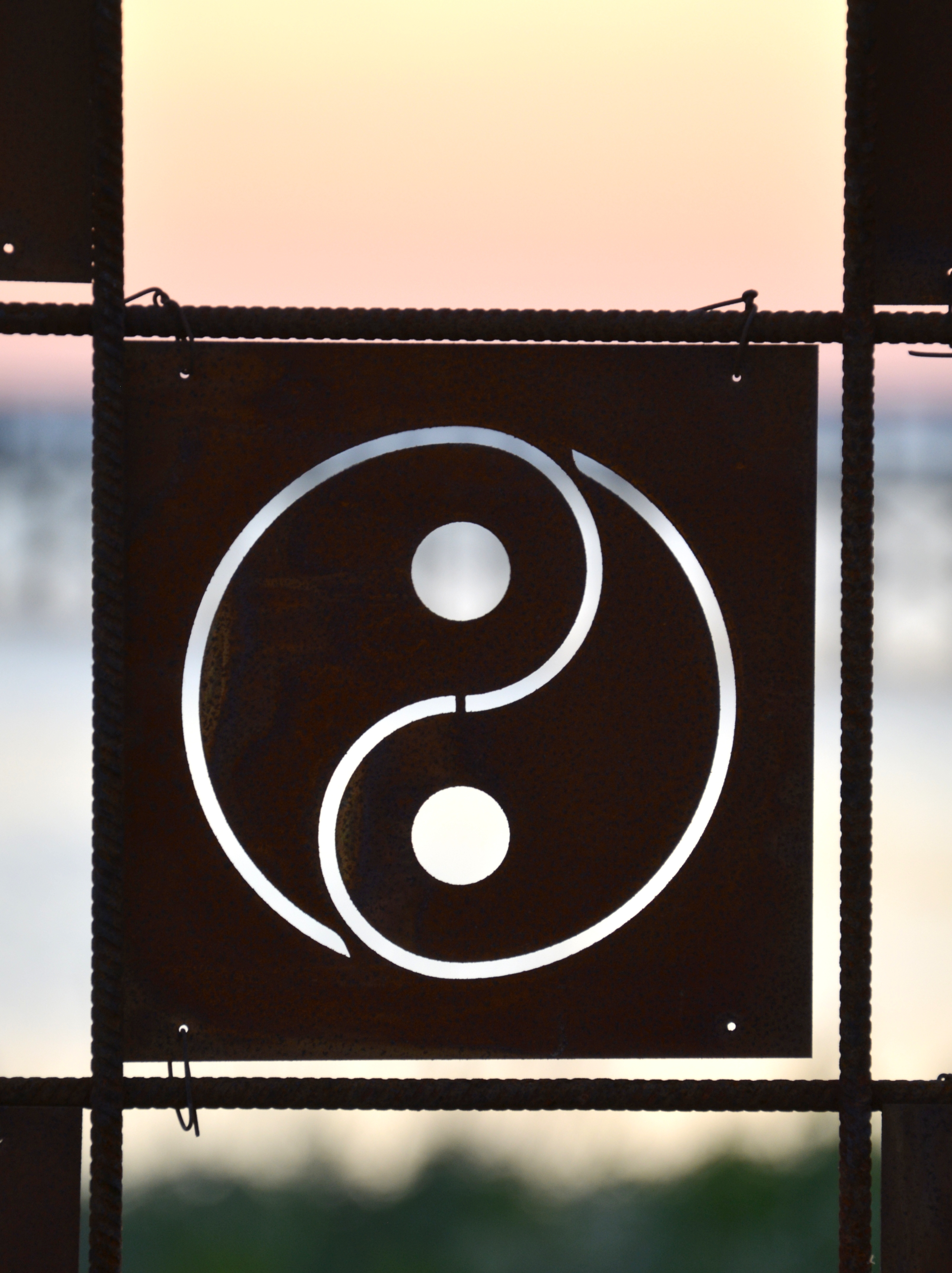 Rostig skylt till armeringsnät YIN YANG 14 cm