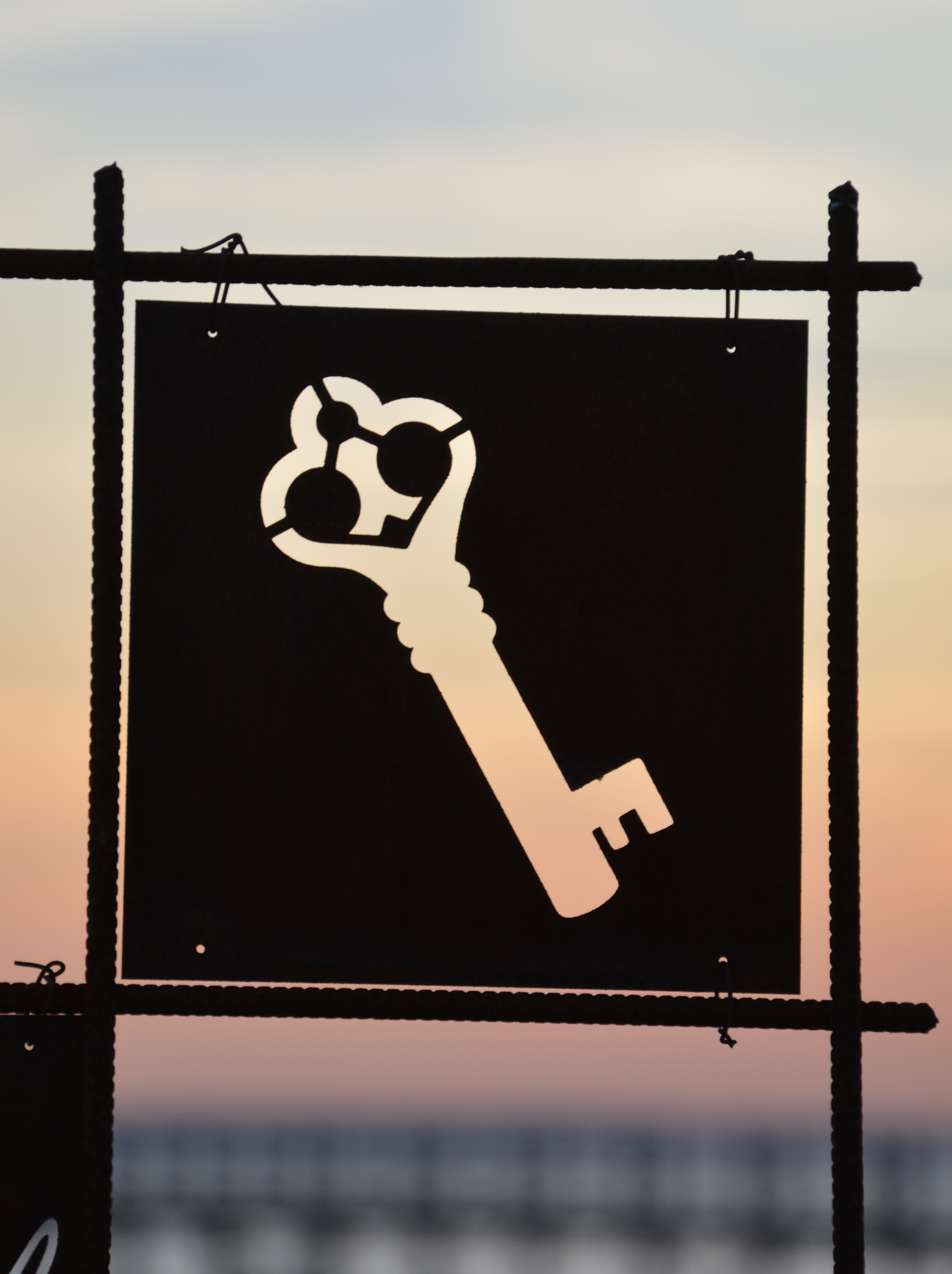 Rostig skylt till armeringsnät NYCKEL 14 cm