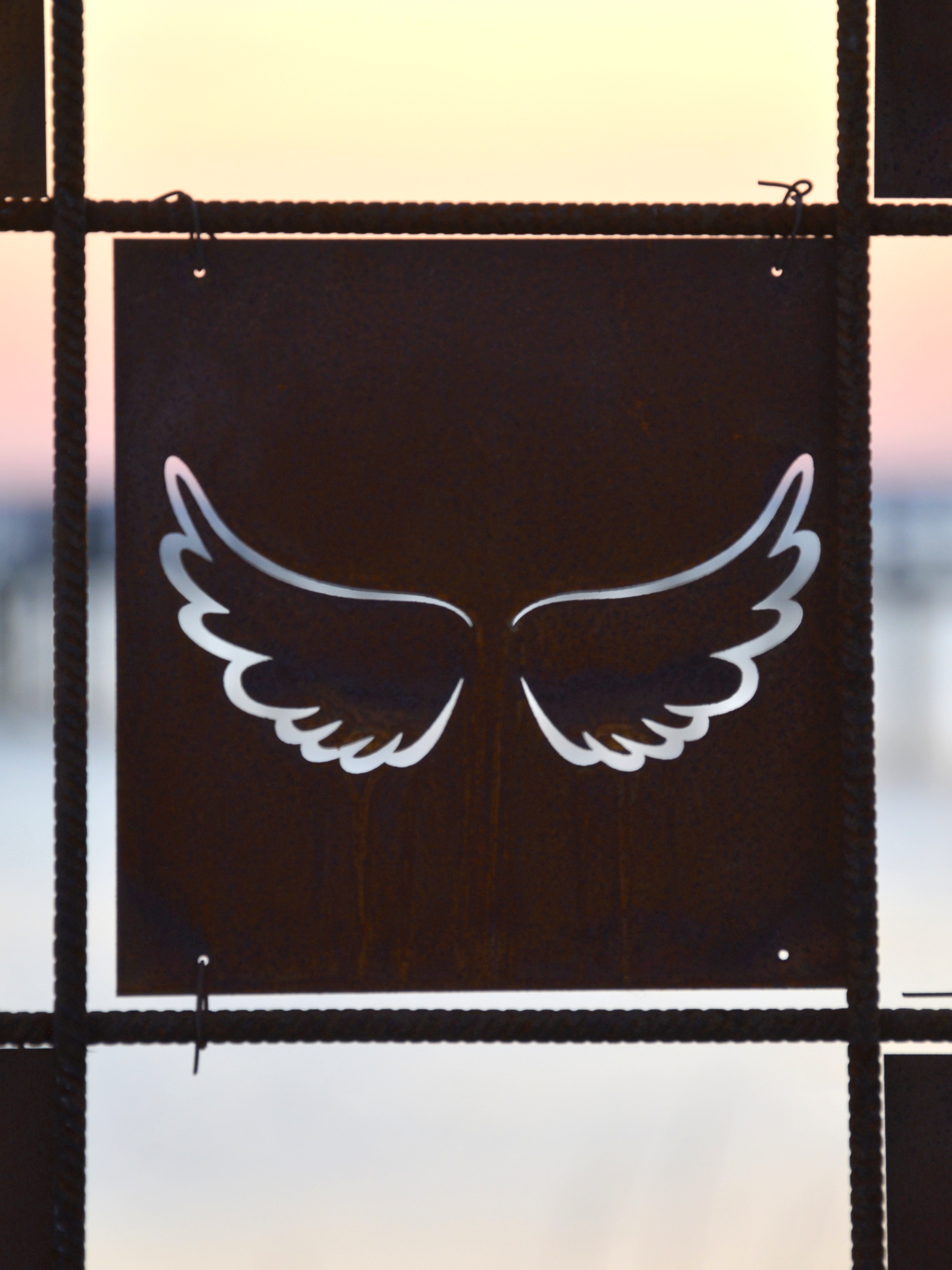 Rostig skylt till armeringsnät ÄNGLAVINGAR 14 cm