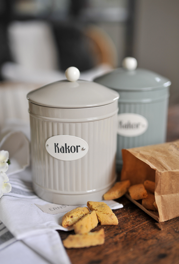 Tin with lid for biscuits - Beige - 2