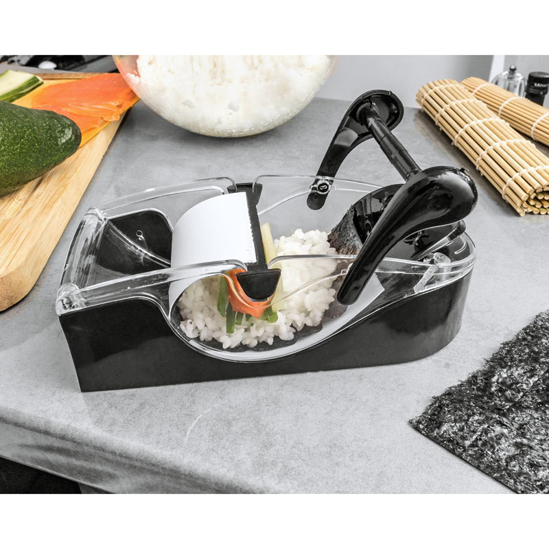 Rulla hemgjord sushi med sushi-maker