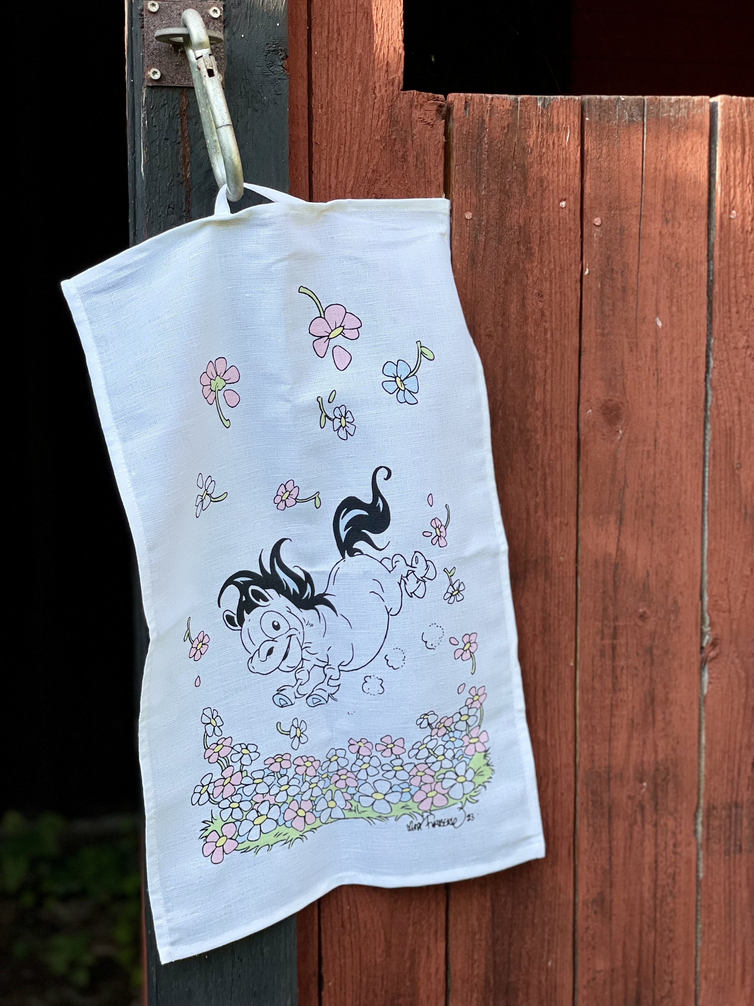Hästen Mulle Kökshandduk 30x50 cm - Glädjeskutt bland sommarblommorna - 3