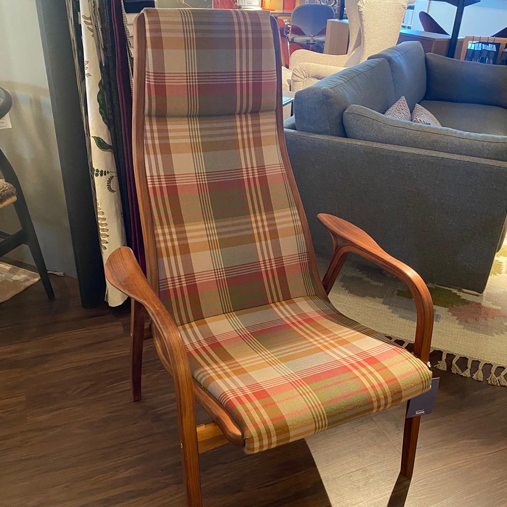 Lamino Fåtölj Valnöt/Mulberry - Designfynd/Skyltex* - Swedese