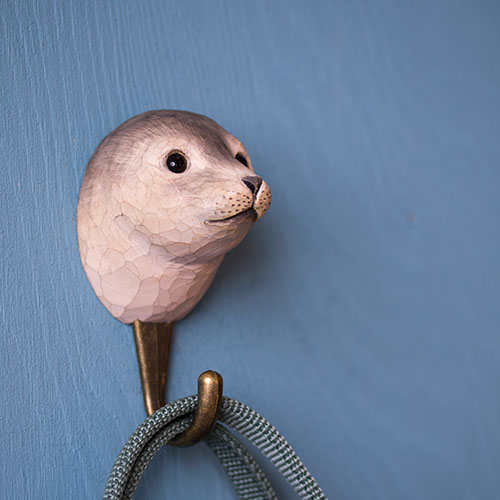 Hand-carved hanger Seal - 4
