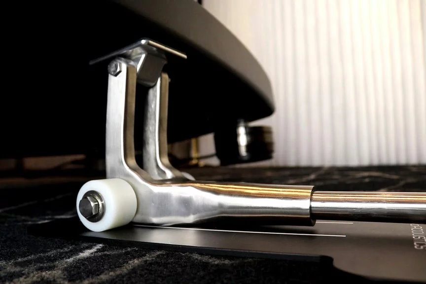 IsoAcoustics The F1 Jack 
