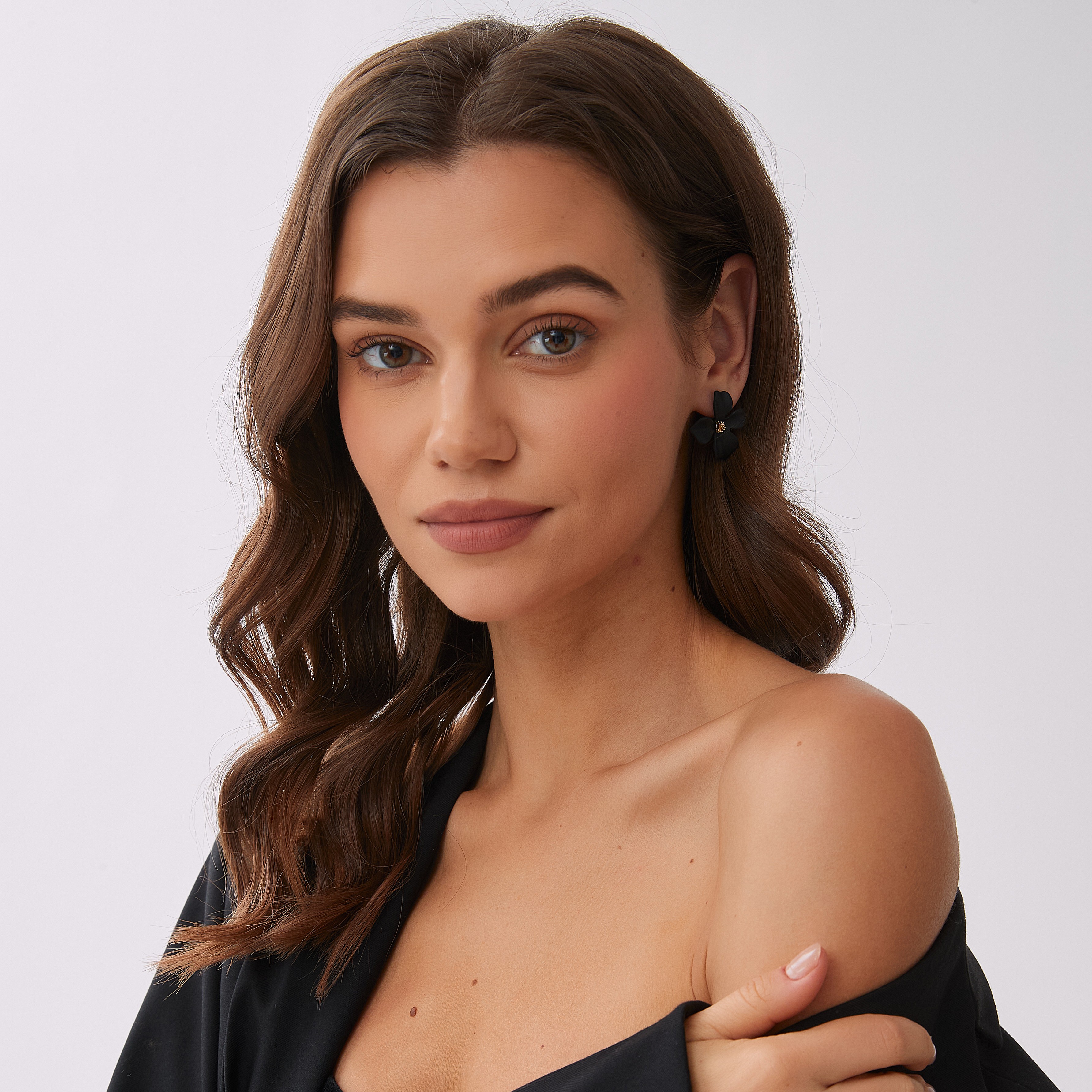 Lilly flower earring, black - 4
