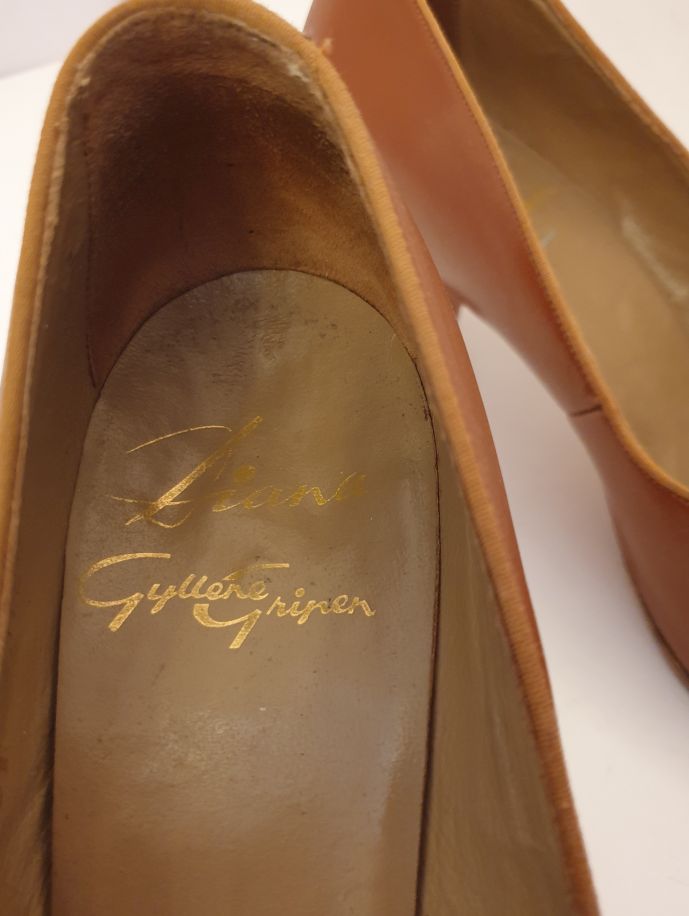 Pumps Gyllene Gripen ljusbruna med mässingspänne strl 36 1950-tal - 4