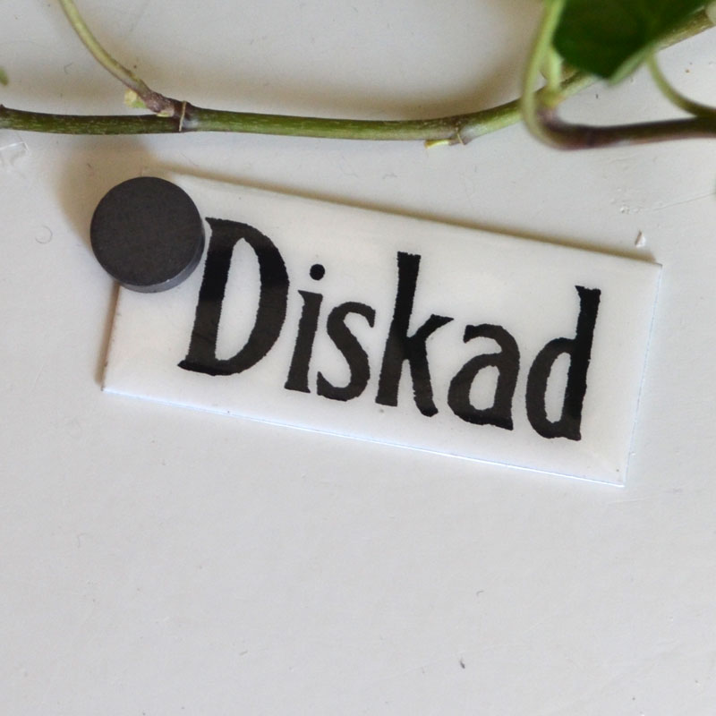 Skylt - Diskad 