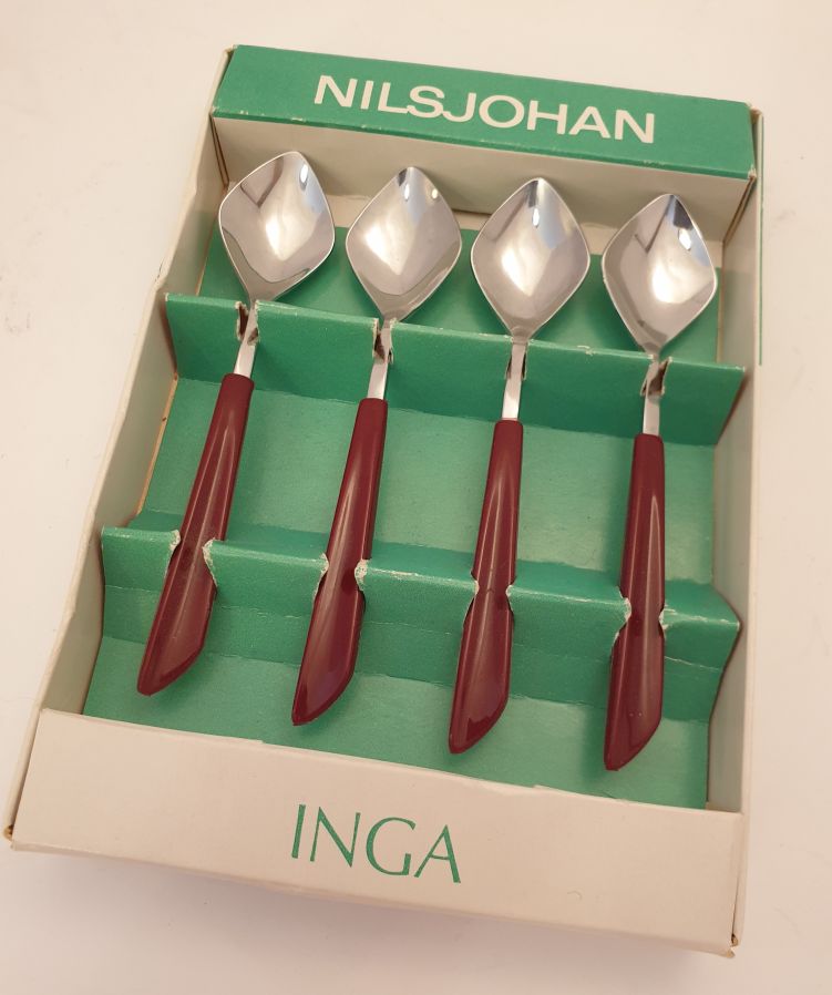 Inga coffee spoon burgundy in original cardboard box