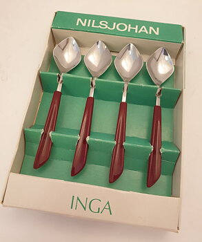 Inga kaffesked vinröd i originalkartong