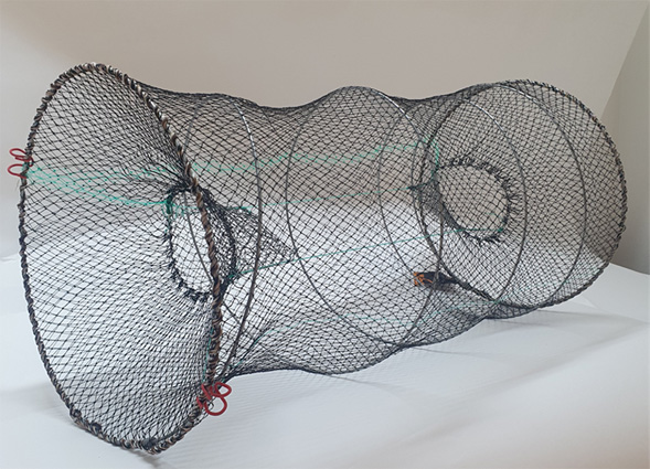 A handy roach hut for catching baitfish. catches roach quickly and easily for your predator fishing. holds a lot of roach