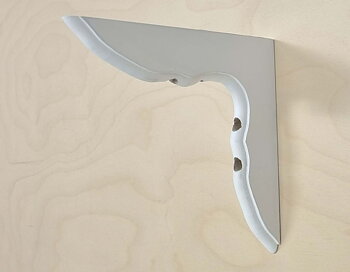 Hyllkonsol som är grundmålad i klassisk stil. En hyllkonsol som passar vägghyllor med passande djup. Hyllkonsol med ett 180mm djup och 180mm höjd.