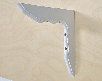 Hyllkonsol som är grundmålad i klassisk stil. En hyllkonsol som passar vägghyllor med passande djup. Hyllkonsol med ett 230mm djup och 230mm höjd.
