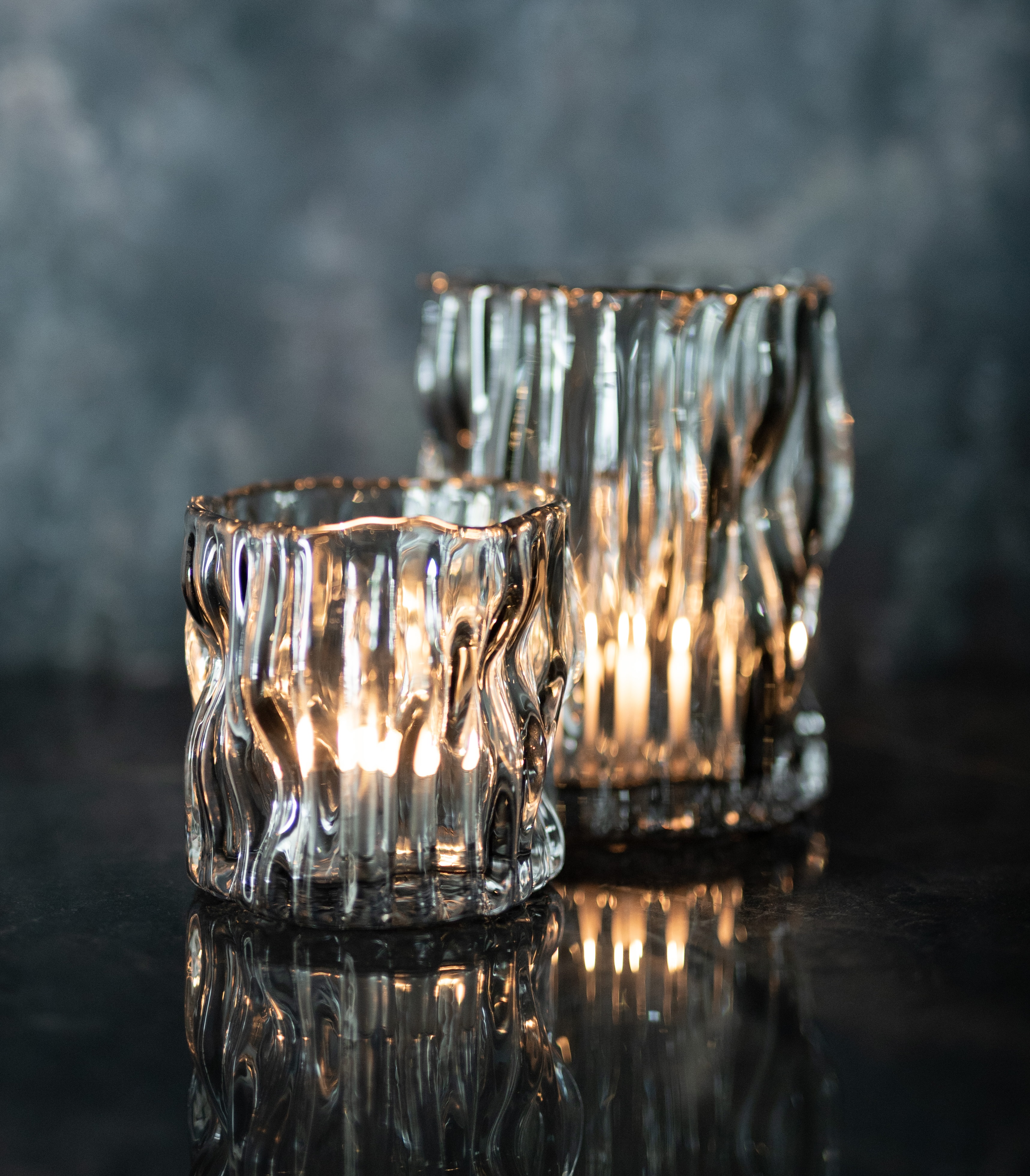 Ljuslykta i rökfärgat glas. Liten 10 cm