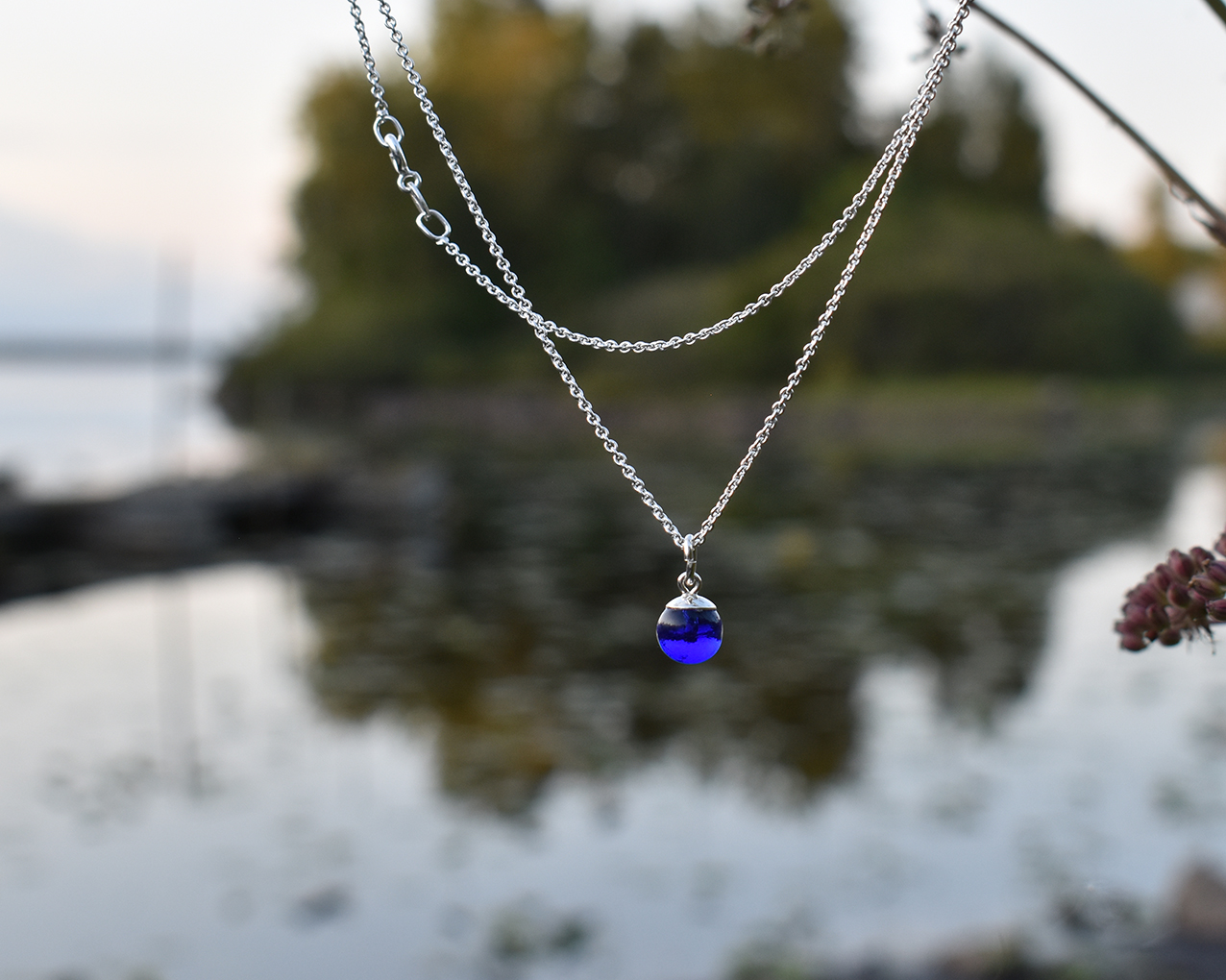 SVALÖ MIDNATT- halsband i blått