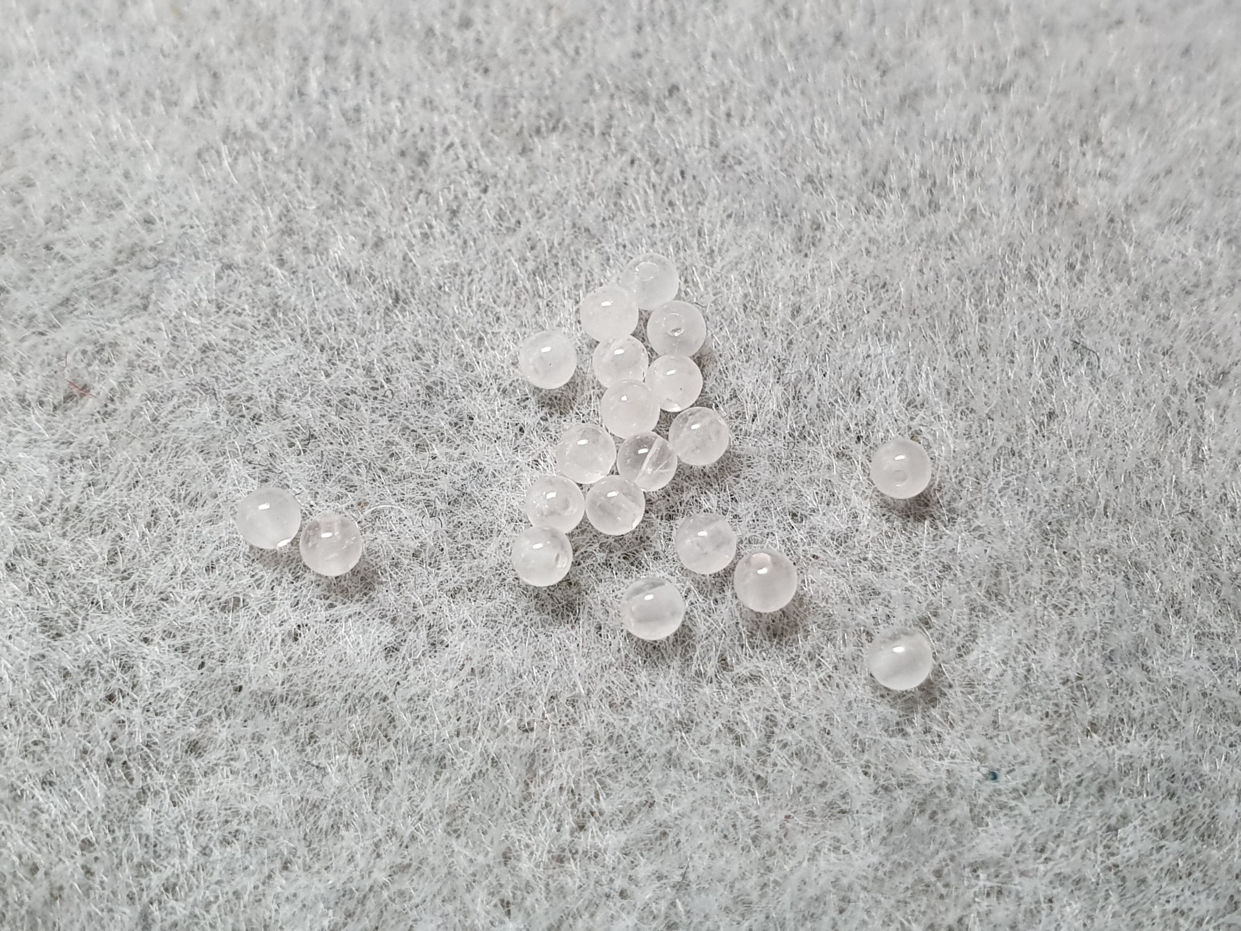 Rosenkvarts rund ca. 2,1 mm 20st/fp Pris/fp ( 0,4 tråd ok )